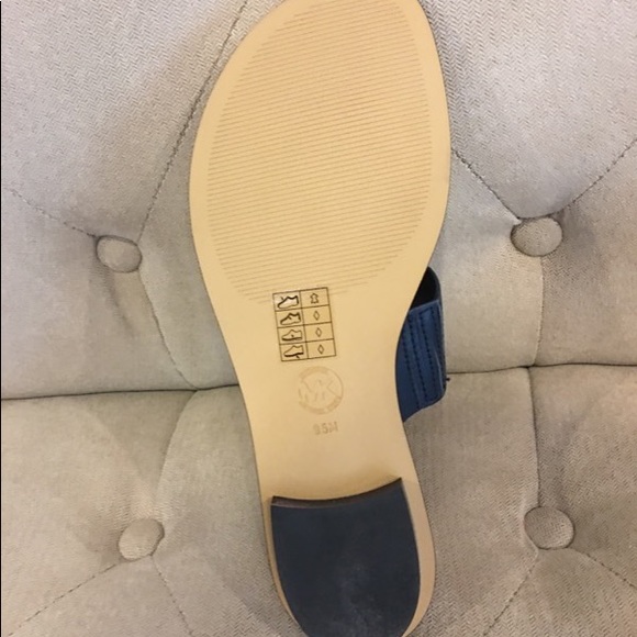 Micheal kors sandals - Picture 3 of 3